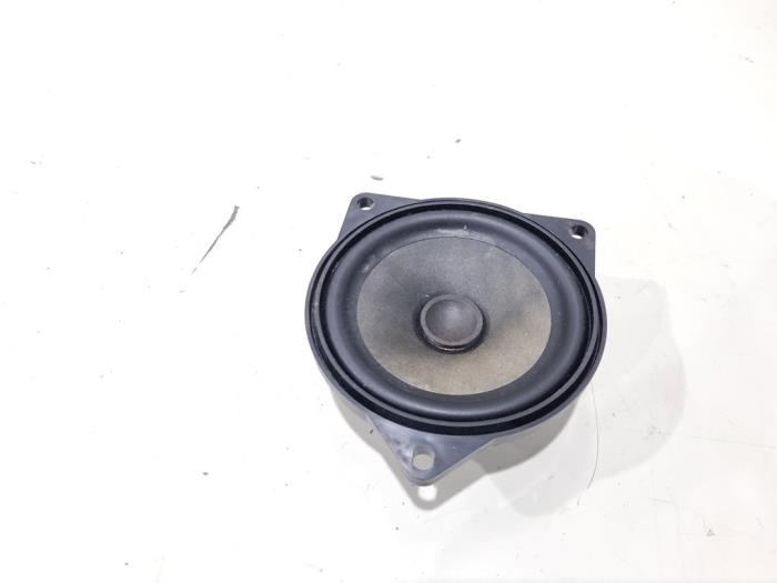 Używane Glosnik BMW 1 serie (F21) 118i 1.5 TwinPower 12V Cena € 12,00 Procedura marży oferowane przez GEJO Revisie & Onderdelen BV