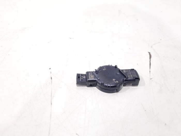 Begagnade Regnsensor BMW 1 serie (F21) 118i 1.5 TwinPower 12V Pris € 24,00 Marginaltabell erbjuds av GEJO Revisie & Onderdelen BV