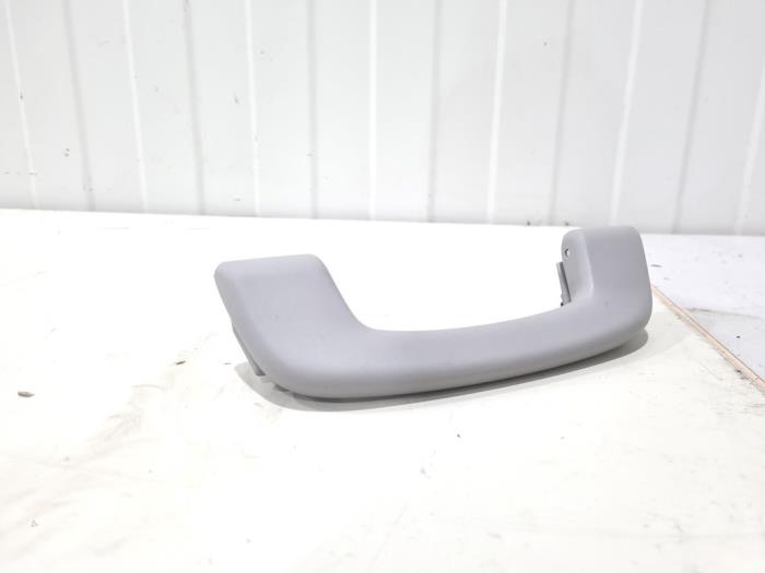 Begagnade Handtag BMW 1 serie (F21) 118i 1.5 TwinPower 12V Pris € 8,00 Marginaltabell erbjuds av GEJO Revisie & Onderdelen BV