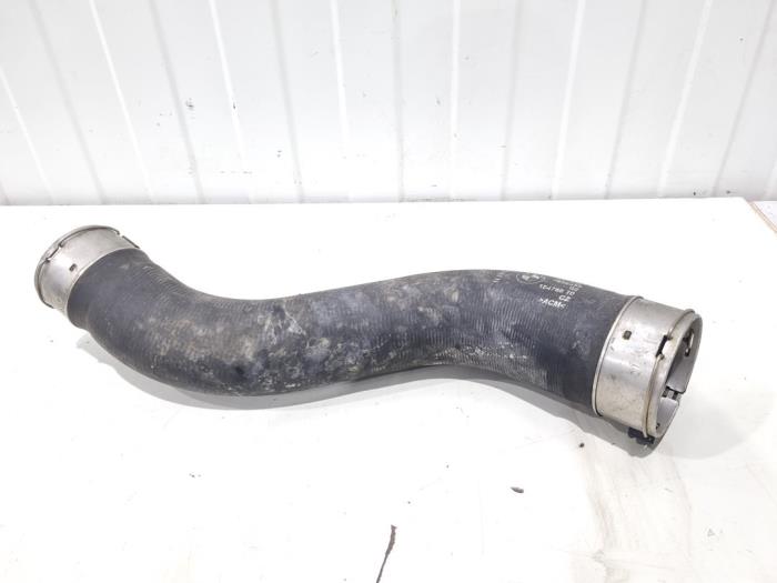 Usagé Tuyau intercooler BMW 1 serie (F21) 118i 1.5 TwinPower 12V Prix € 19,00 Règlement à la marge proposé par GEJO Revisie & Onderdelen BV