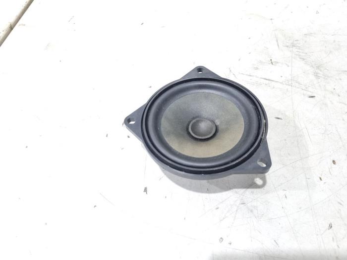 Używane Glosnik BMW 1 serie (F21) 118i 1.5 TwinPower 12V Cena € 12,00 Procedura marży oferowane przez GEJO Revisie & Onderdelen BV