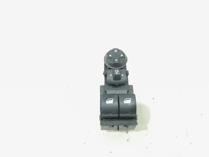 Usados Interruptor combinado de ventanillas Peugeot Partner (EA//EF/EN/EU) 1.5 BlueHDi 100 Precio € 28,99 Norma de margen ofrecido por GEJO Revisie & Onderdelen BV