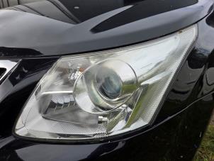 Used Headlight, left Toyota Avensis Wagon (T27) 2.0 16V D-4D-F Price € 150,00 Margin scheme offered by GEJO Revisie & Onderdelen BV