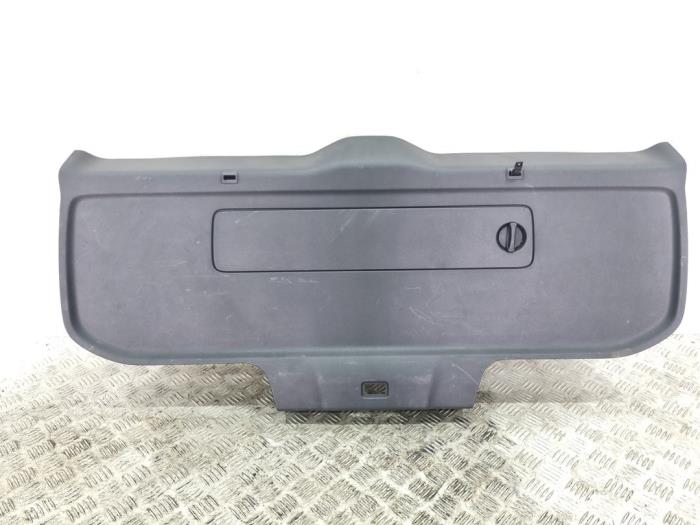 Używane Tapicerka tylnej klapy Volvo XC60 II (UZ) 2.0 T6 16V Recharge, Twin Engine AWD Cena € 35,00 Procedura marży oferowane przez GEJO Revisie & Onderdelen BV