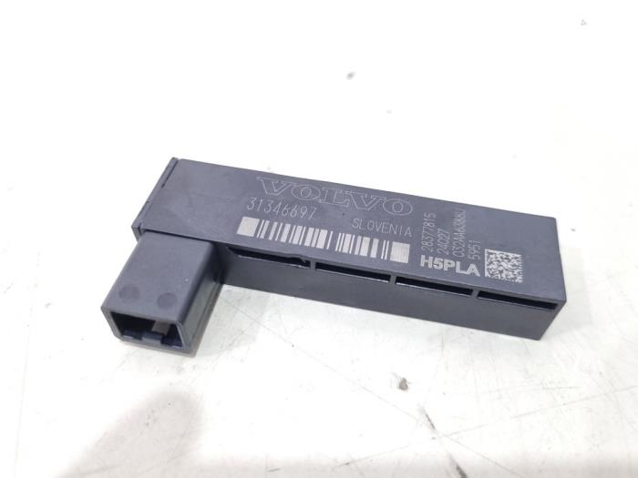 Używane Keyless Entry-Antena Volvo XC60 II (UZ) 2.0 T6 16V Recharge, Twin Engine AWD Cena € 9,00 Procedura marży oferowane przez GEJO Revisie & Onderdelen BV