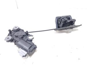 Używane Mechanizm zamka tylnej klapy Volvo XC60 II (UZ) 2.0 T6 16V Recharge, Twin Engine AWD Cena € 69,00 Procedura marży oferowane przez GEJO Revisie & Onderdelen BV