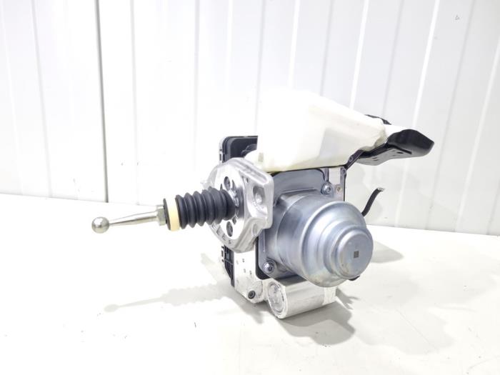 Usagé Servo frein Volvo XC60 II (UZ) 2.0 T6 16V Recharge, Twin Engine AWD Prix € 390,00 Règlement à la marge proposé par GEJO Revisie & Onderdelen BV