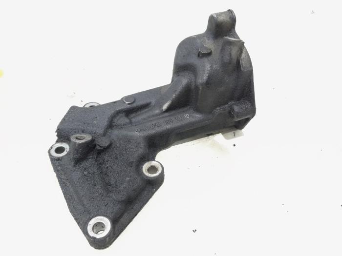 Gebrauchte Ölfilterhalter Mercedes ML II (164/4JG) 3.0 ML-320 CDI 4-Matic V6 24V Preis € 19,00 Margenregelung angeboten von GEJO Revisie & Onderdelen BV