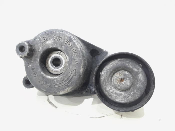 Usados Tensor correa múltiple Mercedes ML II (164/4JG) 3.0 ML-320 CDI 4-Matic V6 24V Precio € 23,95 Norma de margen ofrecido por GEJO Revisie & Onderdelen BV