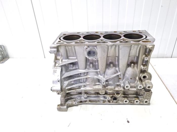Used Engine crankcase Volvo XC60 II (UZ) 2.0 T6 16V Recharge, Twin Engine AWD Price € 450,00 Margin scheme offered by GEJO Revisie & Onderdelen BV