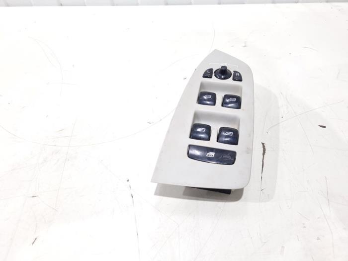 Usados Interruptor combinado de ventanillas Volvo S90 II 2.0 T8 Twin Engine 16V AWD Precio € 50,00 Norma de margen ofrecido por GEJO Revisie & Onderdelen BV