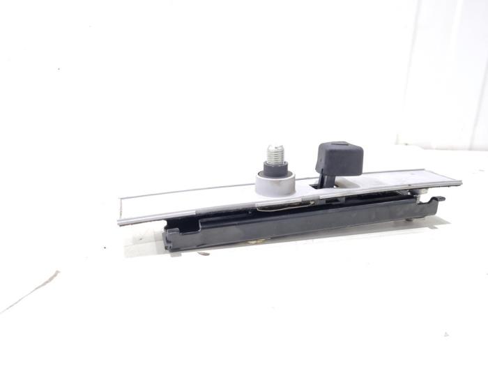 Begagnade Bältesskena Fiat Doblo Cargo (263) 1.3 D Multijet Pris € 10,00 Marginaltabell erbjuds av GEJO Revisie & Onderdelen BV