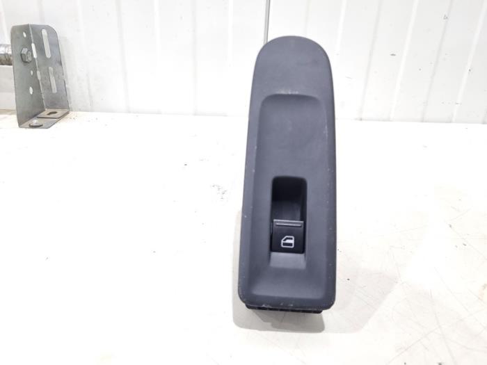 Usados Interruptor de ventanilla eléctrica Volkswagen Golf VI (5K1) 1.4 TSI 122 16V Precio € 3,00 Norma de margen ofrecido por GEJO Revisie & Onderdelen BV