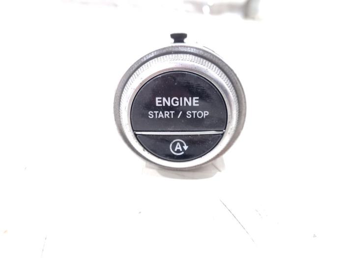 Używane Przelacznik Start/Stop Mercedes C (W206) C-300 2.0 EQ Boost Turbo Cena € 10,00 Procedura marży oferowane przez GEJO Revisie & Onderdelen BV