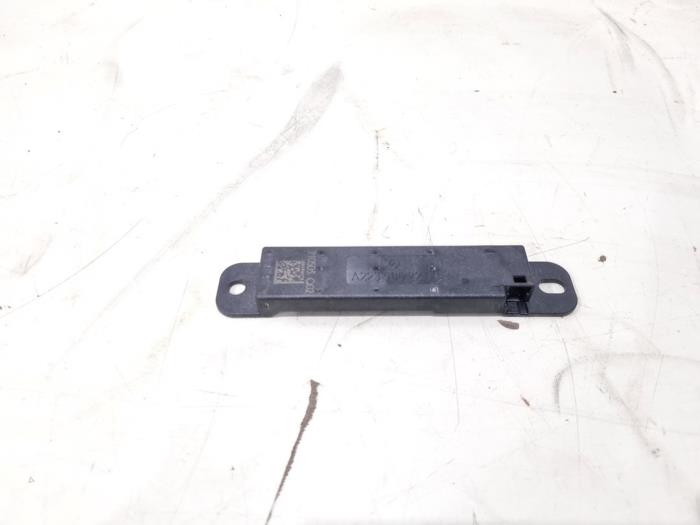 Używane Keyless Entry-Antena Mercedes C (W206) C-300 2.0 EQ Boost Turbo Cena € 18,00 Procedura marży oferowane przez GEJO Revisie & Onderdelen BV
