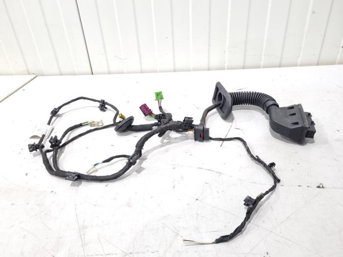Używane Kabel (rózne) Mercedes C (W206) C-300 2.0 EQ Boost Turbo Cena € 50,00 Procedura marży oferowane przez GEJO Revisie & Onderdelen BV