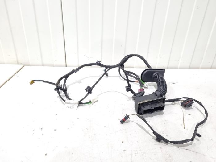 Używane Kabel (rózne) Mercedes C (W206) C-300 2.0 EQ Boost Turbo Cena € 50,00 Procedura marży oferowane przez GEJO Revisie & Onderdelen BV