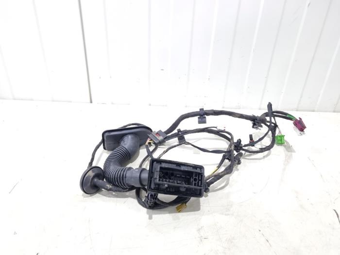 Używane Kabel (rózne) Mercedes C (W206) C-300 2.0 EQ Boost Turbo Cena € 50,00 Procedura marży oferowane przez GEJO Revisie & Onderdelen BV