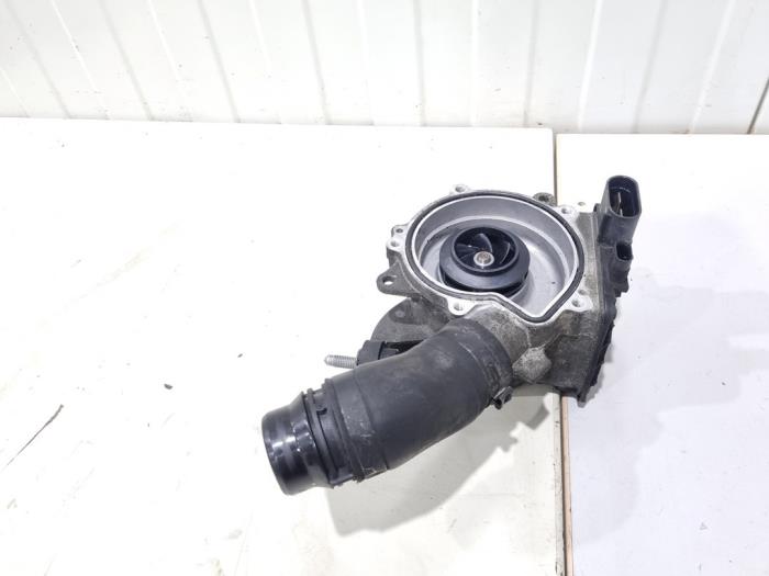 Begagnade Vattenpump Mercedes C (W206) C-300 2.0 EQ Boost Turbo Pris € 140,00 Marginaltabell erbjuds av GEJO Revisie & Onderdelen BV