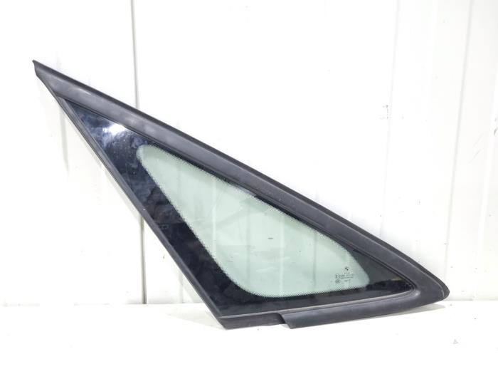 Usados Ventanilla triangular derecha delante BMW 2 serie Active Tourer (F45) 218i 1.5 TwinPower Turbo 12V Precio € 60,00 Norma de margen ofrecido por GEJO Revisie & Onderdelen BV