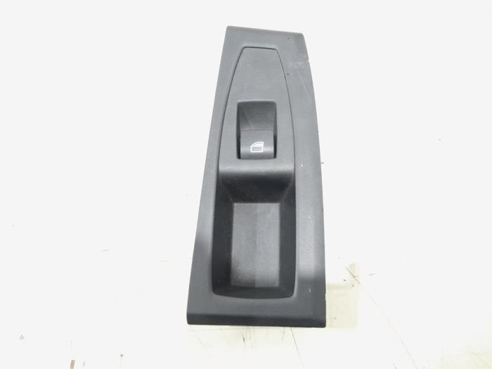 Usados Interruptor de ventanilla eléctrica BMW 2 serie Active Tourer (F45) 218i 1.5 TwinPower Turbo 12V Precio € 0,99 Norma de margen ofrecido por GEJO Revisie & Onderdelen BV