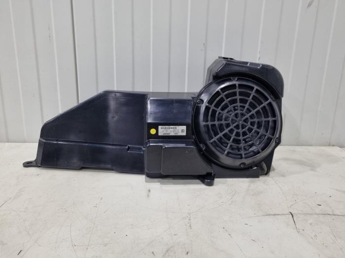 Używane Subwoofer Audi A7 Sportback (4GA/4GF) 3.0 V6 24V TFSI Quattro Cena € 49,00 Procedura marży oferowane przez GEJO Revisie & Onderdelen BV