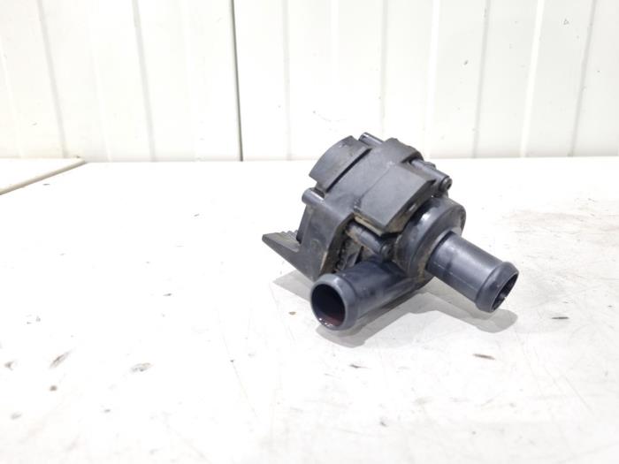 Begagnade Extra vattenpump Audi A7 Sportback (4GA/4GF) 3.0 V6 24V TFSI Quattro Pris € 35,00 Marginaltabell erbjuds av GEJO Revisie & Onderdelen BV