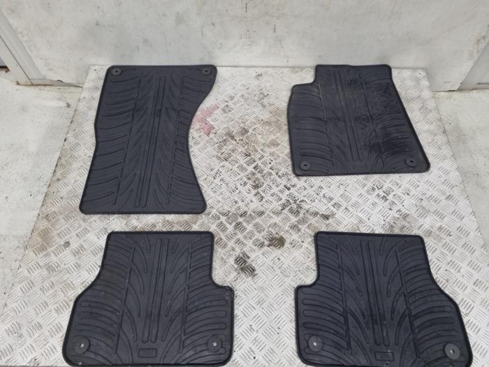 Car floor mats