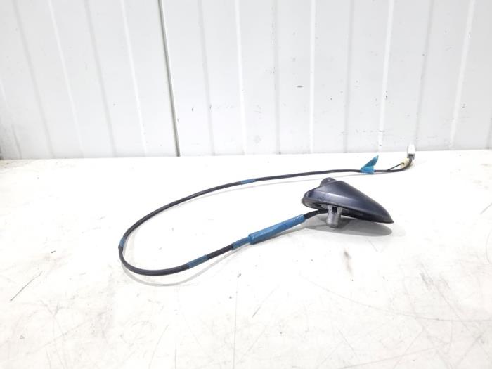 Używane Antena Toyota Avensis Wagon (T27) 2.0 16V D-4D-F Cena € 30,00 Procedura marży oferowane przez GEJO Revisie & Onderdelen BV