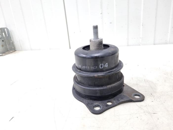 Engine mount from a Audi A1 (8X1/8XK) 1.4 TFSI 16V 122 2011