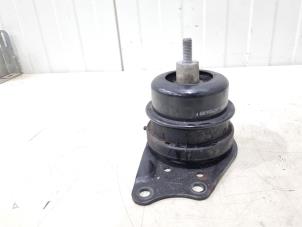 Engine mount from a Audi A1 (8X1/8XK) 1.4 TFSI 16V 122 2011