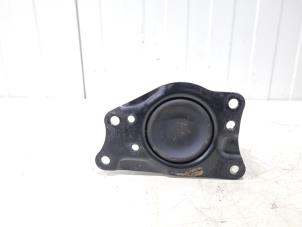 Engine mount from a Audi A1 (8X1/8XK) 1.4 TFSI 16V 122 2011