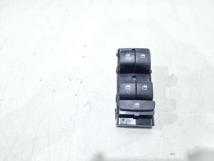 Usados Interruptor combinado de ventanillas Hyundai Bayon 1.0 T-GDI 12V Mild Hybrid 48V Precio € 74,00 Norma de margen ofrecido por GEJO Revisie & Onderdelen BV