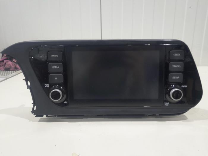 Używane Radio Hyundai Bayon 1.0 T-GDI 12V Mild Hybrid 48V Cena € 350,00 Procedura marży oferowane przez GEJO Revisie & Onderdelen BV