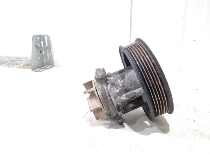 Vattenpump från en Fiat Doblo Cargo (263) 1.3 D Multijet 2011