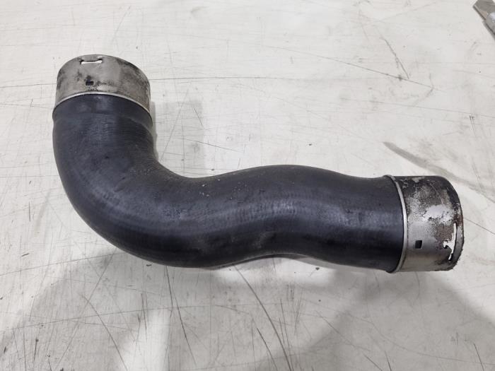 Gebrauchte Intercooler Schlauch Mercedes Vito (447.6) 1.6 111 CDI 16V Preis € 24,00 Margenregelung angeboten von GEJO Revisie & Onderdelen BV