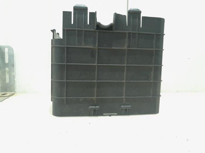 Battery box tray