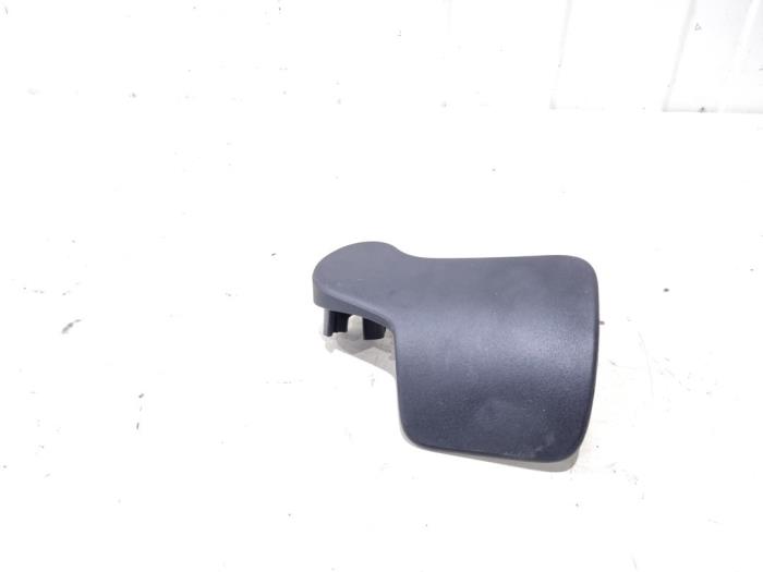 Tie down hook – 8U1823533