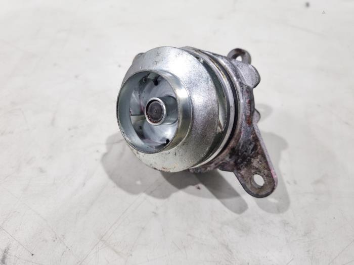 Usagé Pompe à eau Mercedes Vito (447.6) 1.6 111 CDI 16V Prix € 20,00 Règlement à la marge proposé par GEJO Revisie & Onderdelen BV