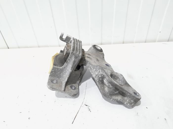 Used Engine mount Mercedes Vito (447.6) 1.6 111 CDI 16V Price € 12,00 Margin scheme offered by GEJO Revisie & Onderdelen BV