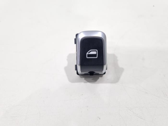 Usados Interruptor de ventanilla eléctrica Audi Q3 (8UB/8UG) 2.0 TDI 16V 150 Quattro Precio € 4,00 Norma de margen ofrecido por GEJO Revisie & Onderdelen BV