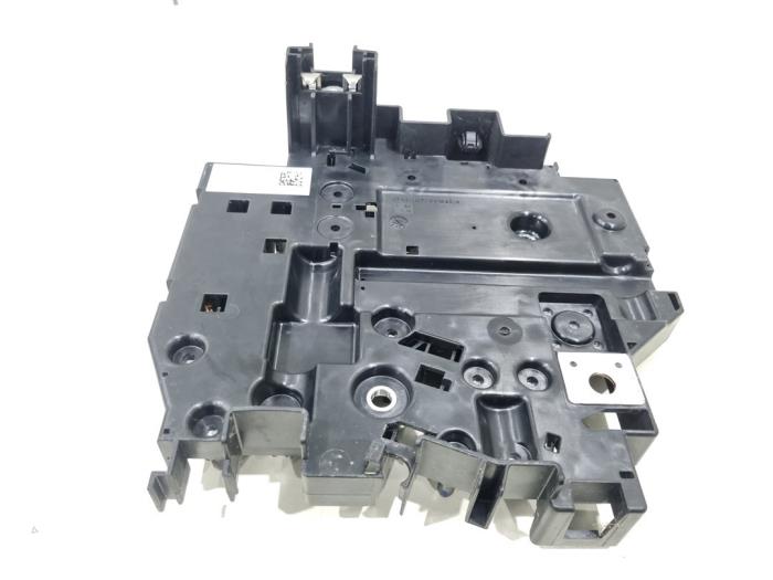 Gebrauchte Stromverteiler Lynk &amp; Co 01 1.5 PHEV Preis € 19,99 Margenregelung angeboten von GEJO Revisie & Onderdelen BV
