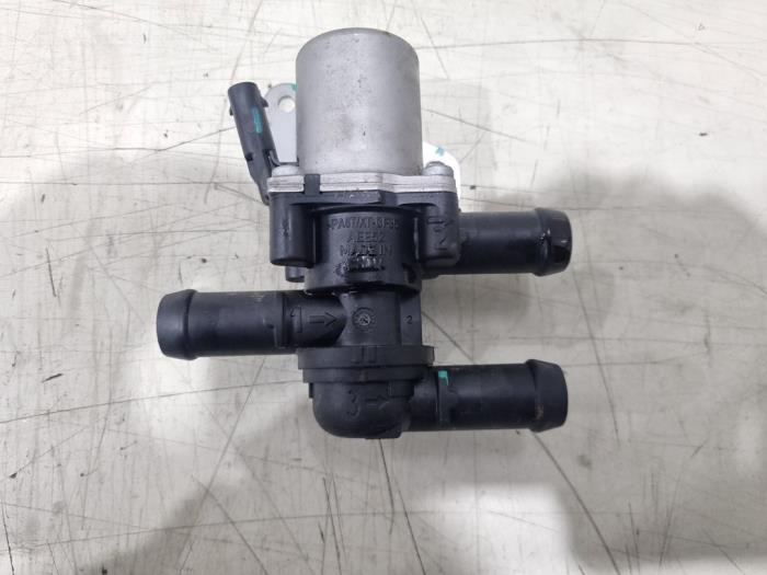 Begagnade Extra vattenpump Lynk &amp; Co 01 1.5 PHEV Pris € 18,00 Marginaltabell erbjuds av GEJO Revisie & Onderdelen BV