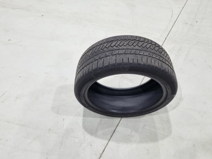 Używane Opona zimowa Cena € 20,00 Procedura marży oferowane przez GEJO Revisie & Onderdelen BV