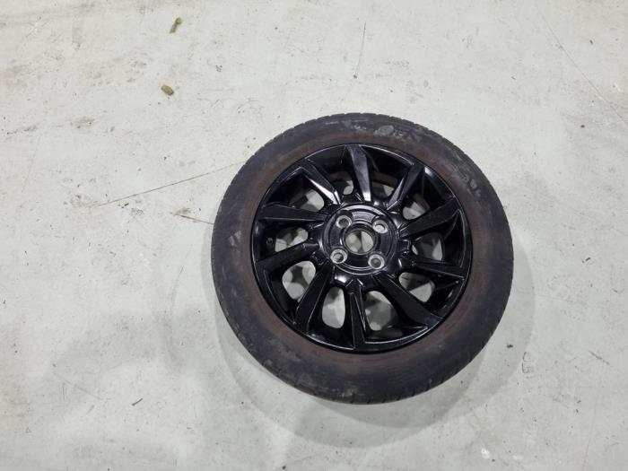 Begagnade Hjul + vinterdäck Toyota Aygo (B40) 1.0 12V VVT-i Pris € 100,00 Marginaltabell erbjuds av GEJO Revisie & Onderdelen BV