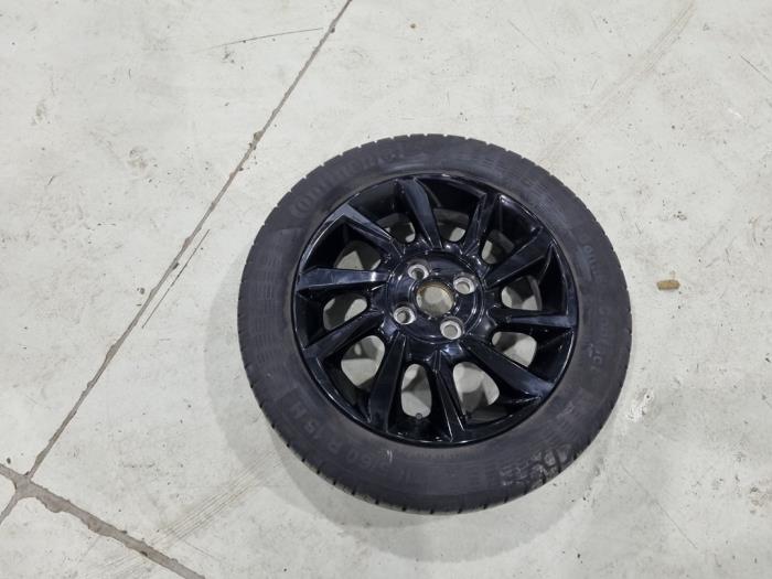 Begagnade Hjul + vinterdäck Toyota Aygo (B40) 1.0 12V VVT-i Pris € 125,00 Marginaltabell erbjuds av GEJO Revisie & Onderdelen BV
