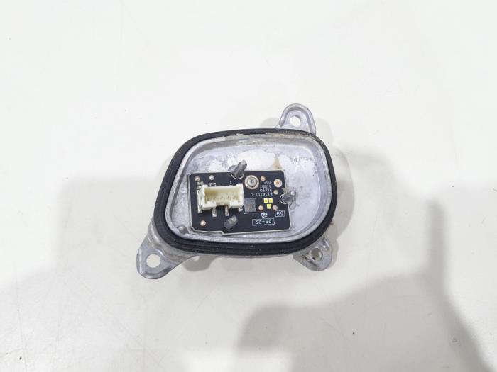 Używane Modułowy reflektor LED Volkswagen Golf VIII (CD1) 1.0 eTSI 12V Cena € 39,00 Procedura marży oferowane przez GEJO Revisie & Onderdelen BV