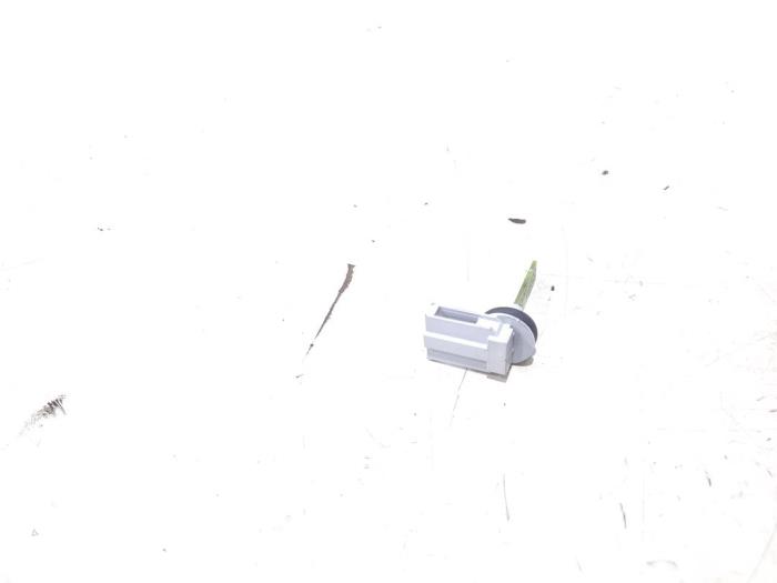 Begagnade Innetemperatursensor Volkswagen Golf VIII (CD1) 1.0 eTSI 12V Pris € 2,00 Marginaltabell erbjuds av GEJO Revisie & Onderdelen BV