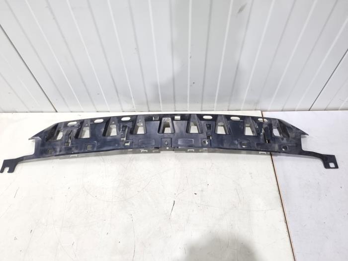 Usados Parachoque placa base Jaguar F-Pace 2.0 D 180 16V AWD Precio € 59,00 Norma de margen ofrecido por GEJO Revisie & Onderdelen BV