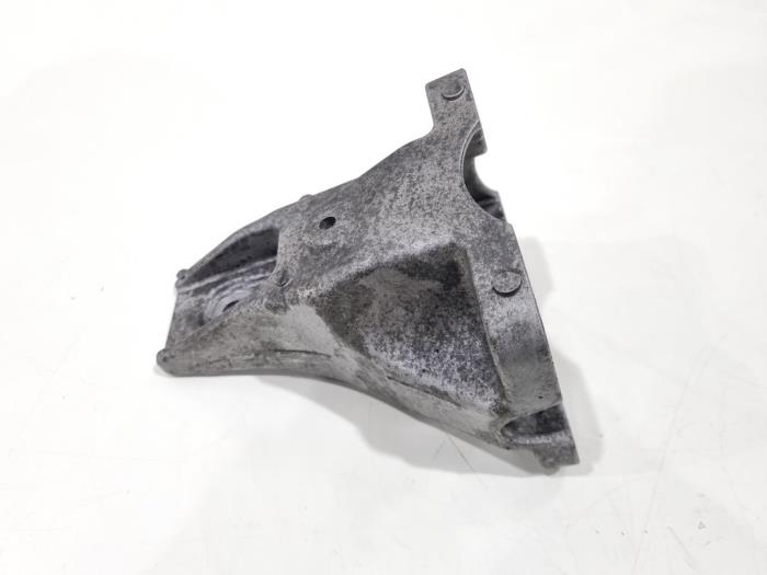 Used Engine mount Jaguar F-Pace 2.0 D 180 16V AWD Price € 60,00 Margin scheme offered by GEJO Revisie & Onderdelen BV